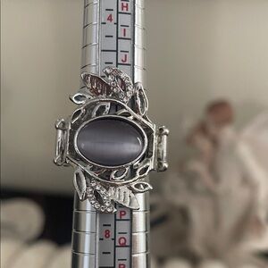 Elegant Silver Leaf Design Women's Ring